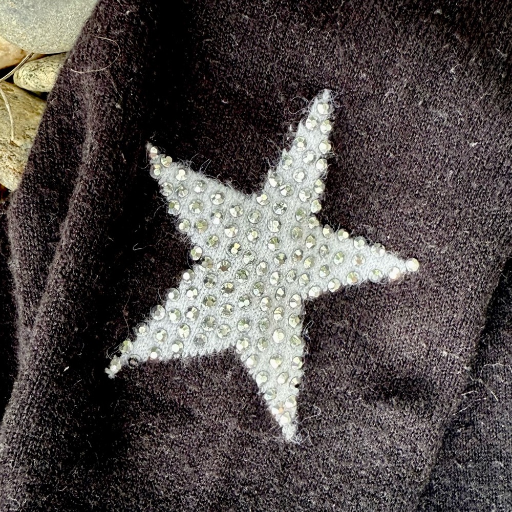 Elan Black and White Star Crewneck Sweater - Picture 5 of 5